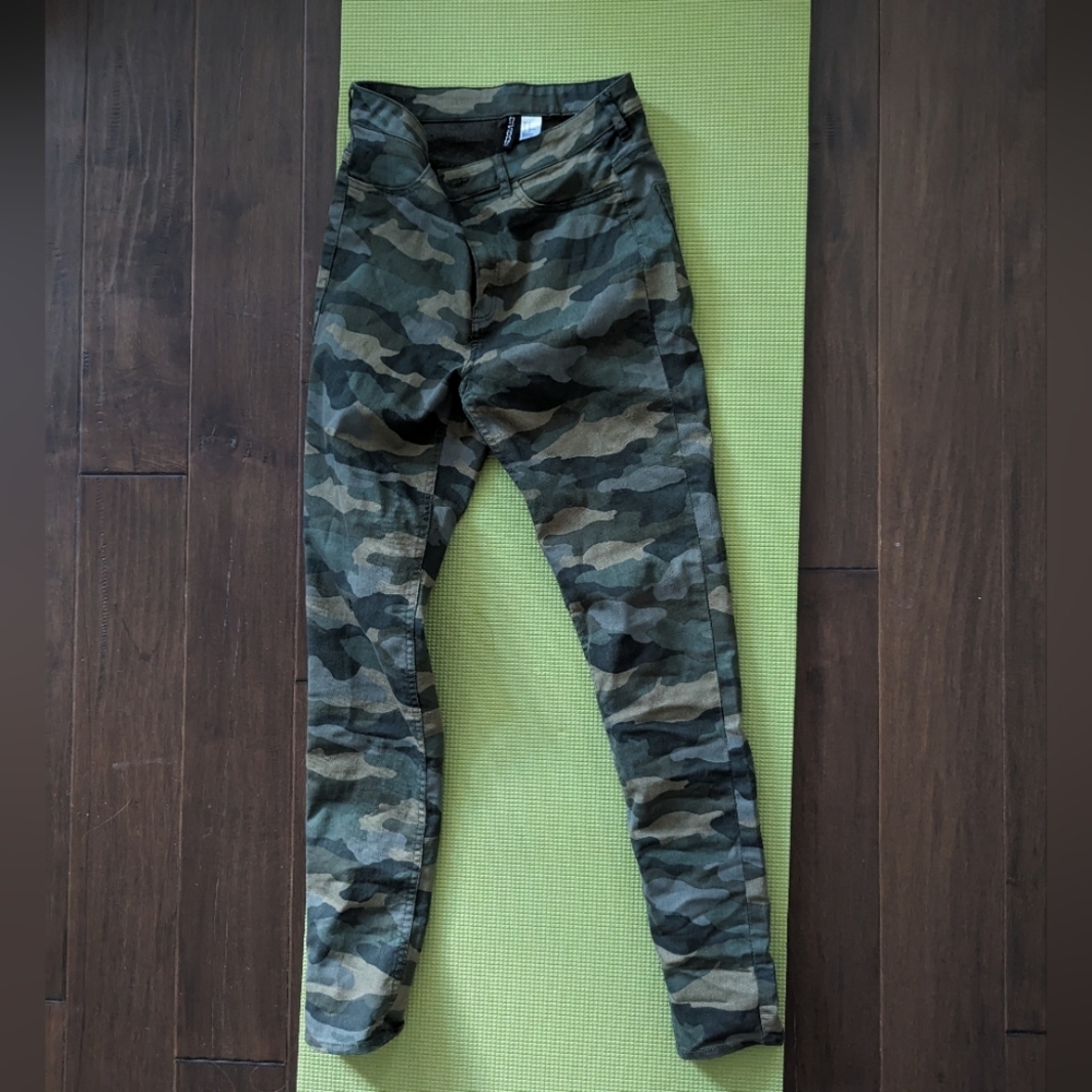 H&M Camouflage Pants (size 10)
